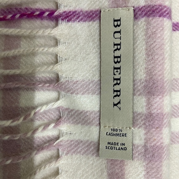 ❌SOLD❌Burberry Cashmere Classic Check Scarf Pink - Picture 4 of 9